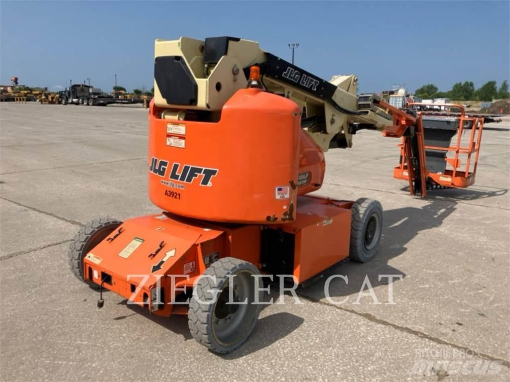 JLG E400AJPN Kĺbové plošiny