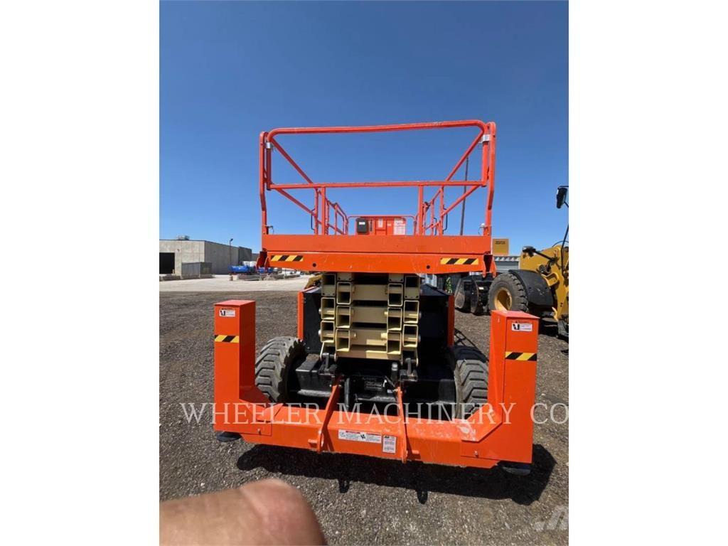 JLG RT4394 Nožnicové zdvíhacie plošiny