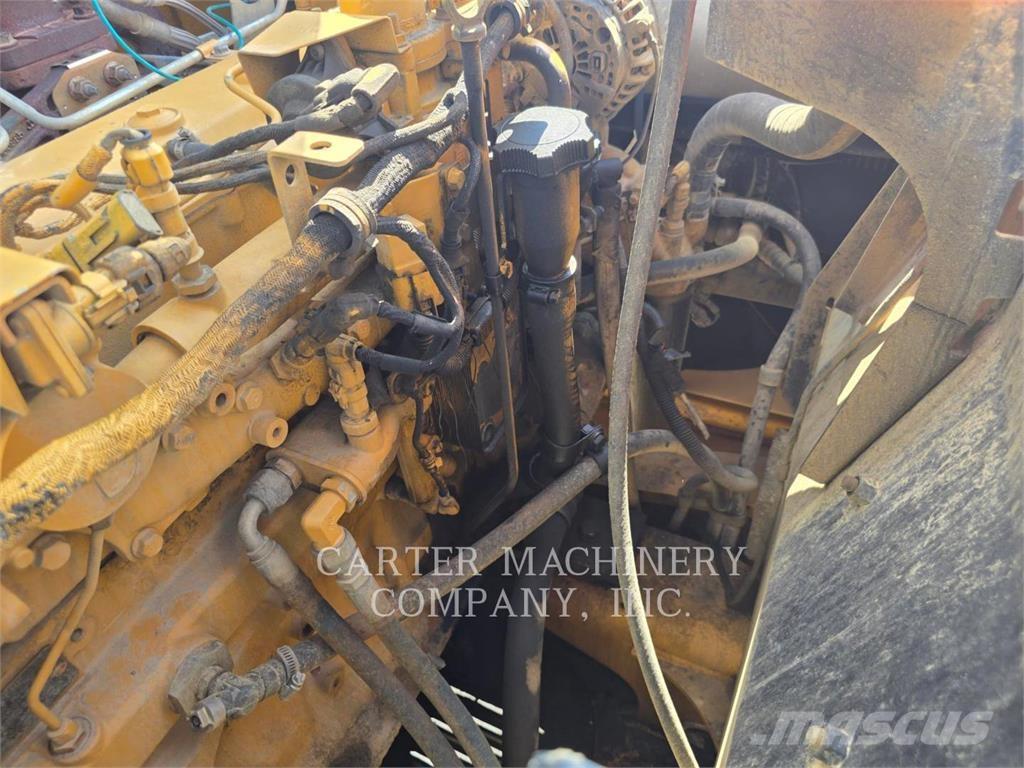 John Deere 210G Pásové rýpadlá