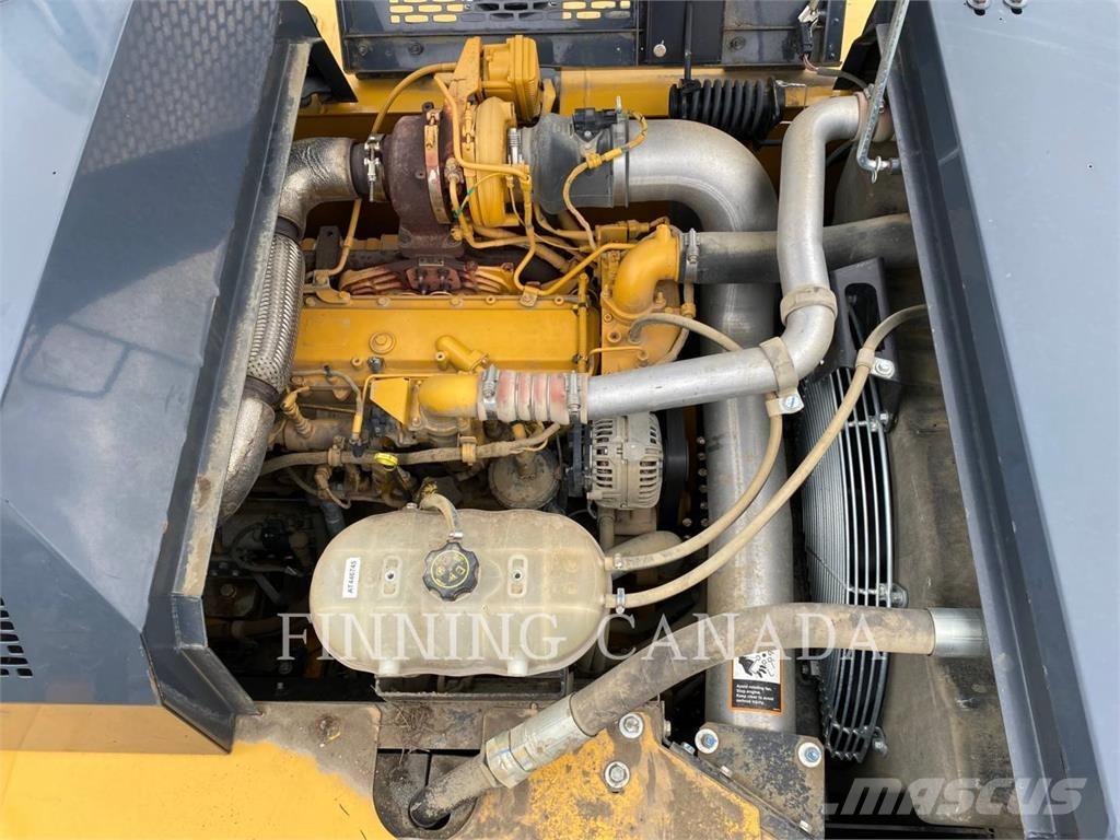 John Deere 210G Pásové rýpadlá