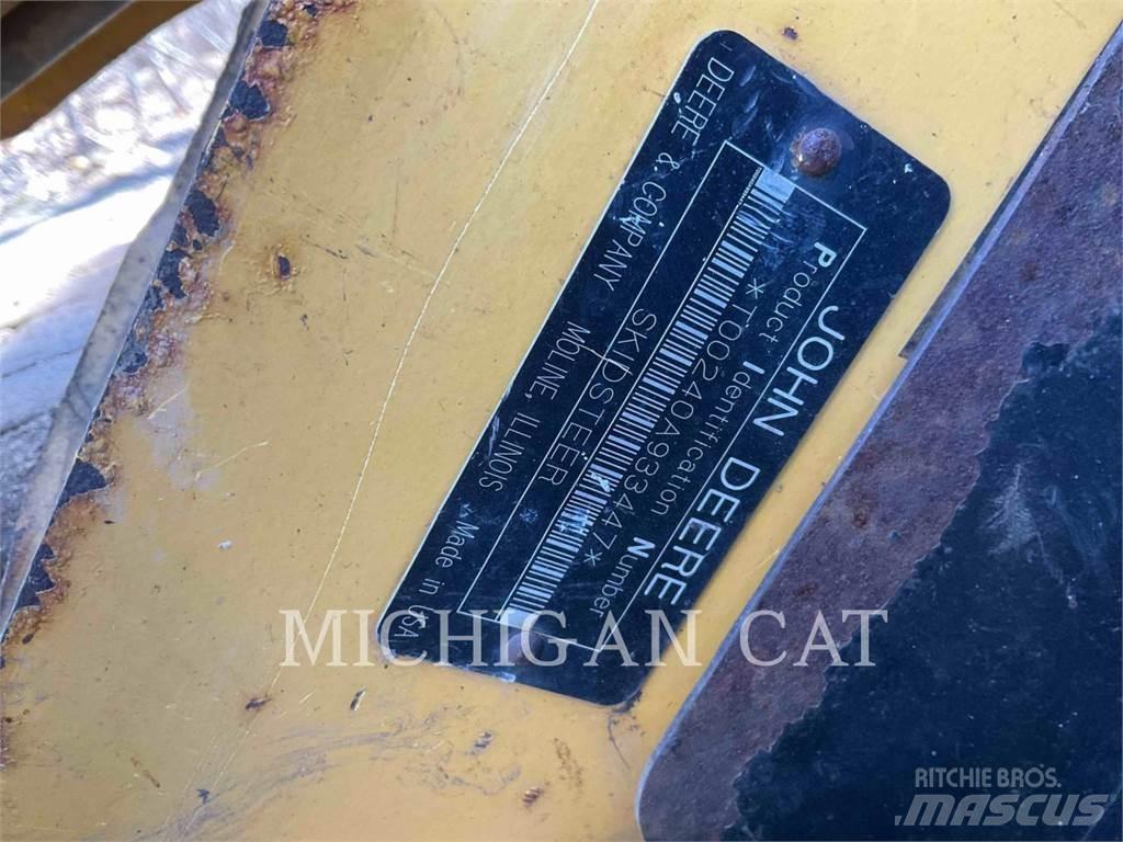 John Deere 240 Šmykom riadené nakladače