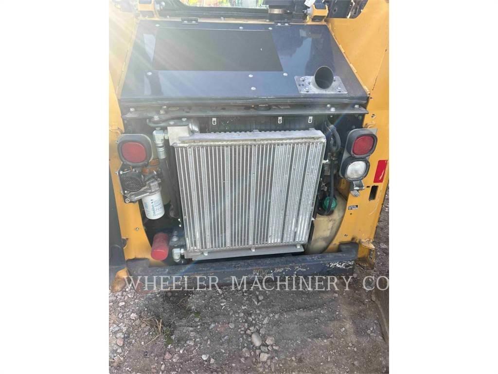John Deere 318G Šmykom riadené nakladače