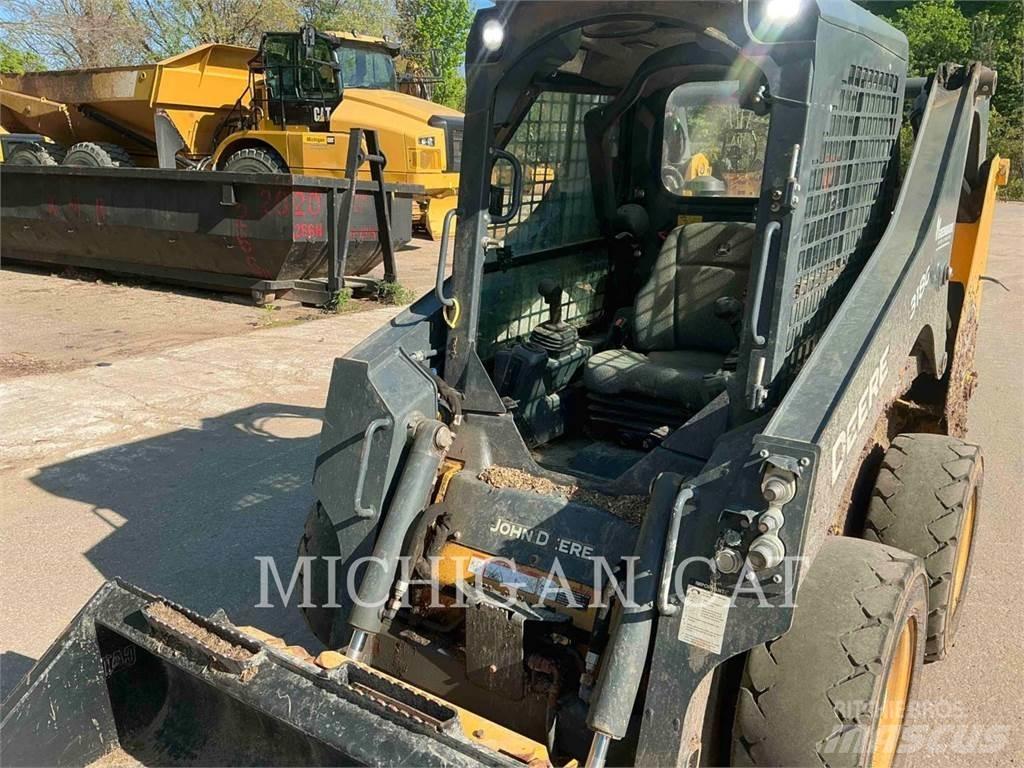 John Deere 318G Šmykom riadené nakladače