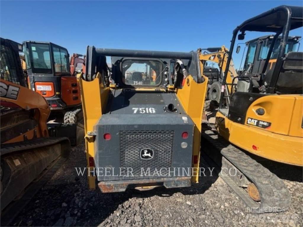 John Deere 318G SSL Šmykom riadené nakladače