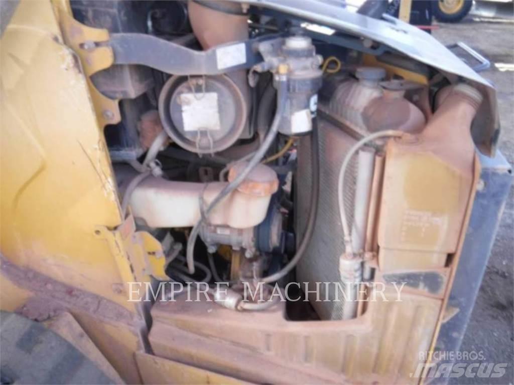 John Deere 323D Šmykom riadené nakladače