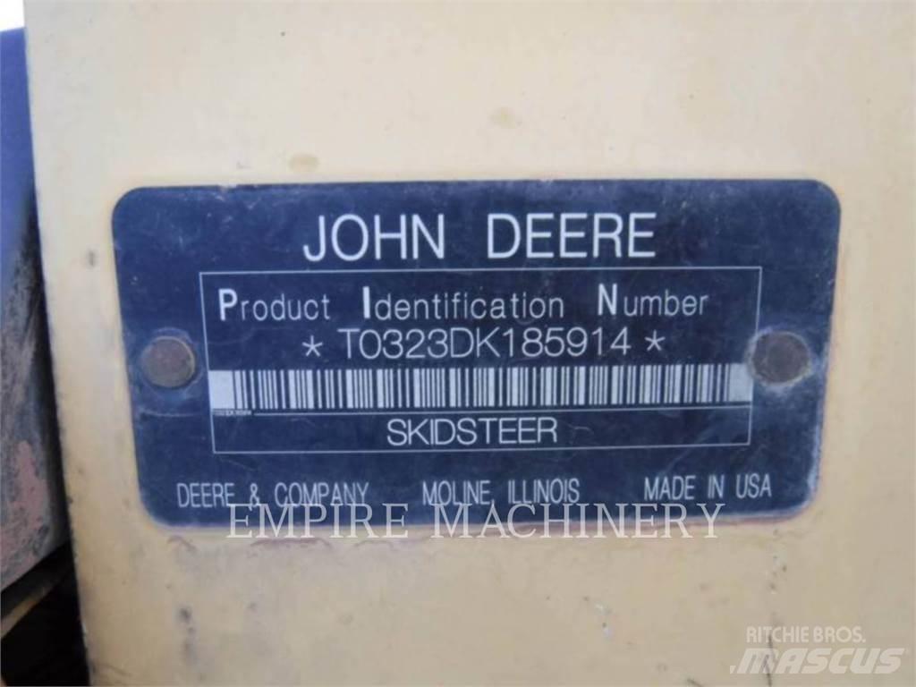 John Deere 323D Šmykom riadené nakladače