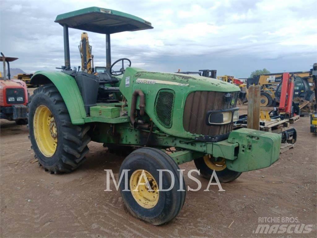 John Deere 6415 Traktory
