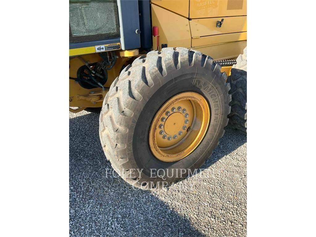 John Deere 670G Grejdery