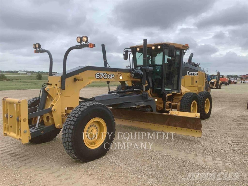 John Deere 670GP Grejdery