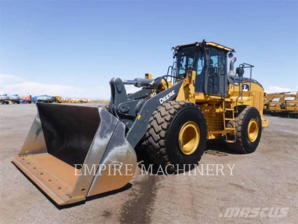 John Deere 744L Kolesové nakladače