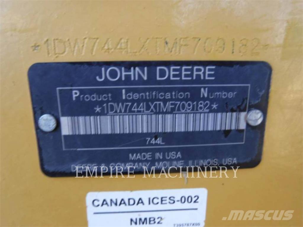John Deere 744L Kolesové nakladače