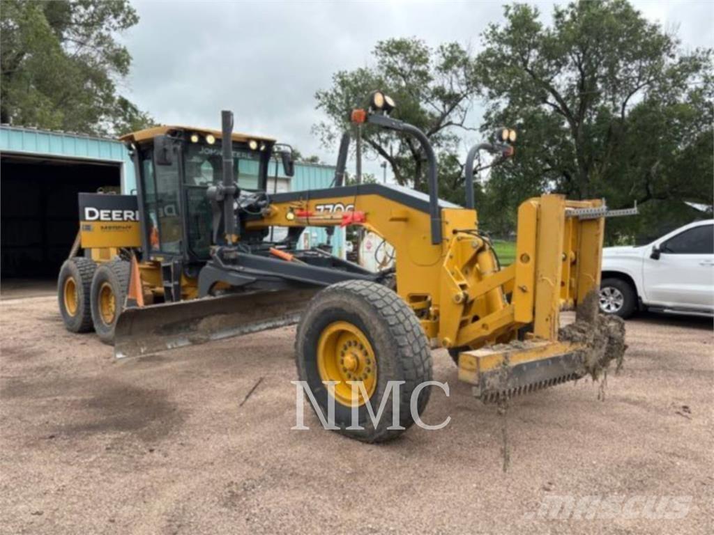 John Deere 770G Grejdery