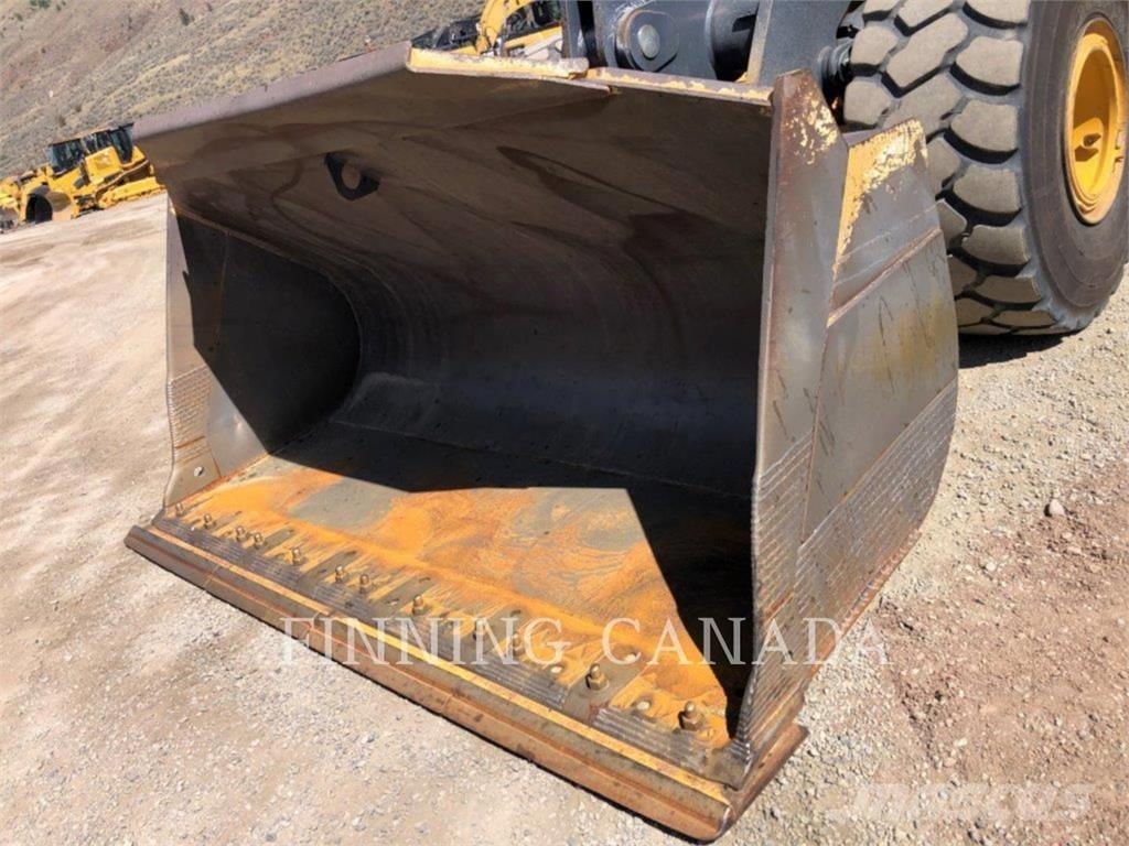 John Deere 824K Kolesové nakladače