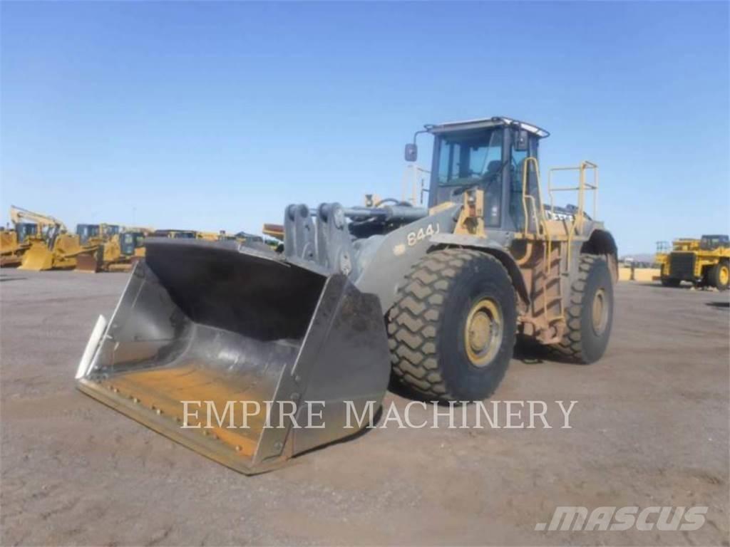 John Deere 844J Kolesové nakladače