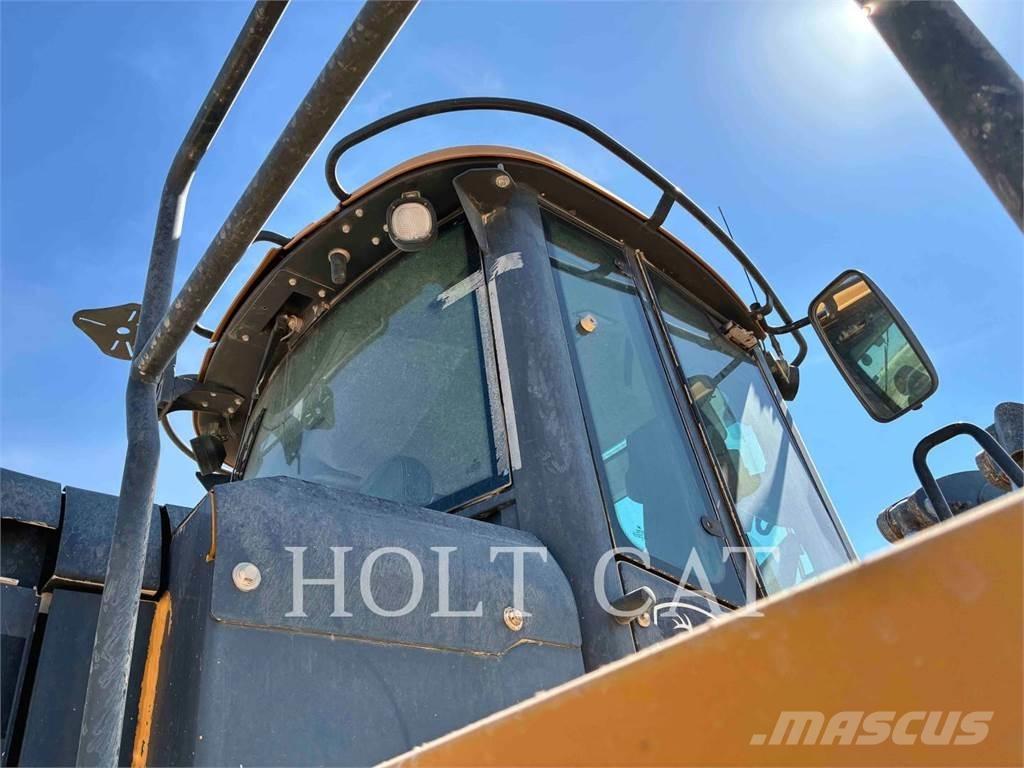 John Deere 844K III Kolesové nakladače