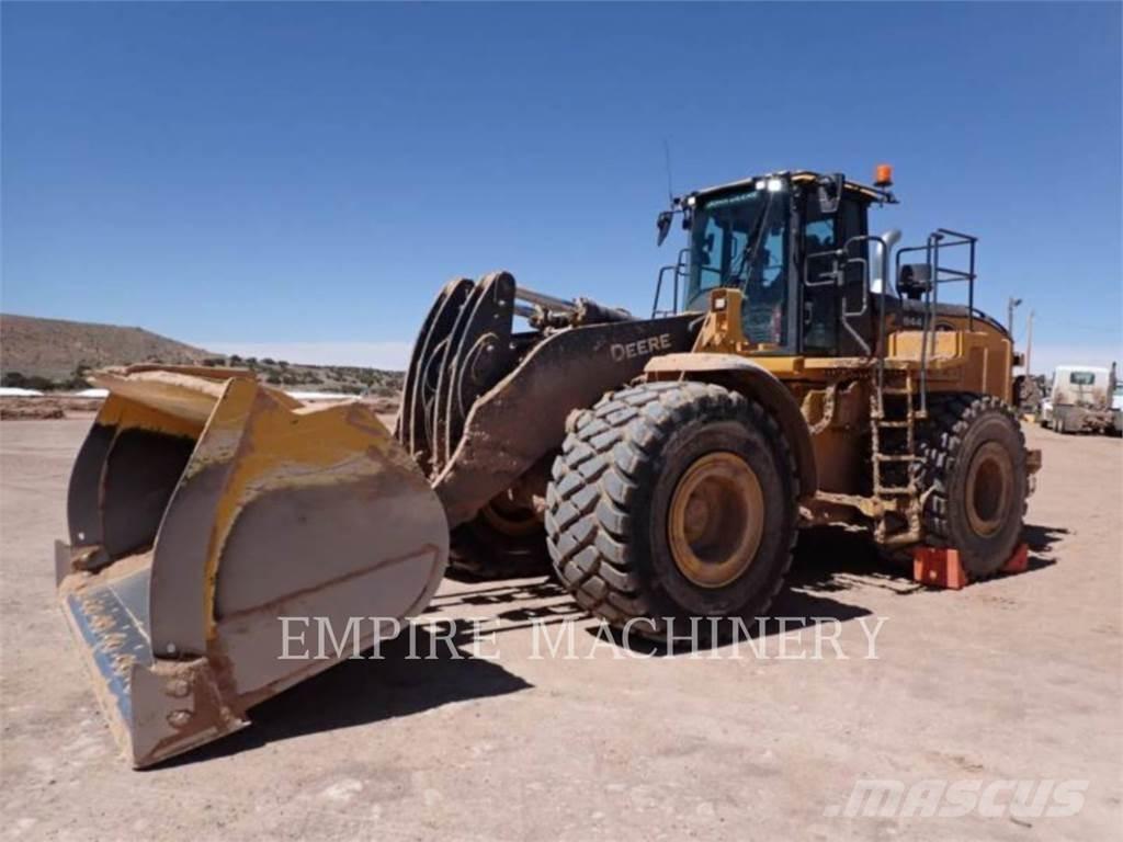 John Deere 844P Kolesové nakladače