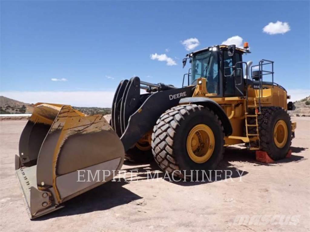 John Deere 844P Kolesové nakladače