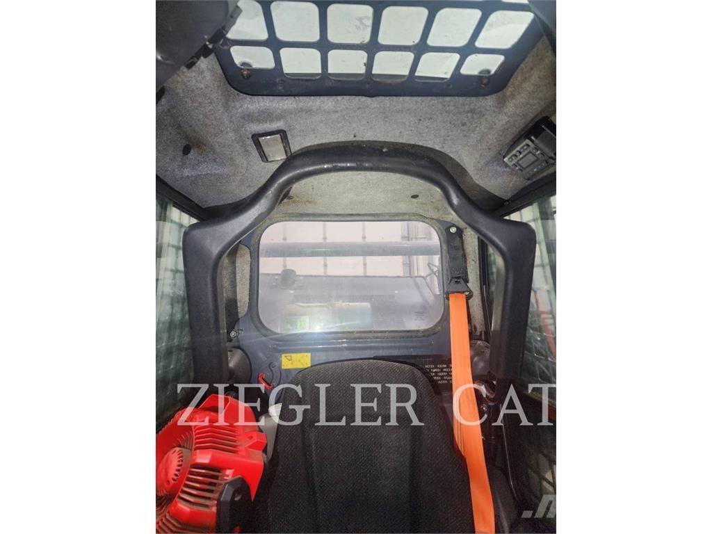 John Deere & CO. 318G Šmykom riadené nakladače