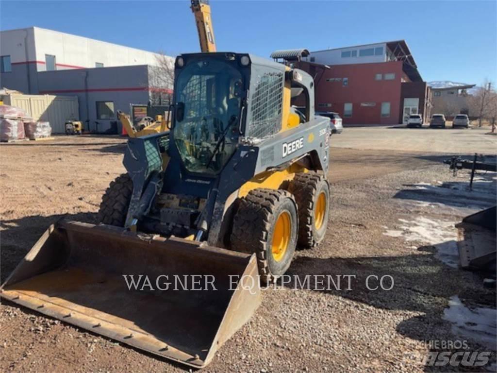John Deere & CO. 332E Šmykom riadené nakladače