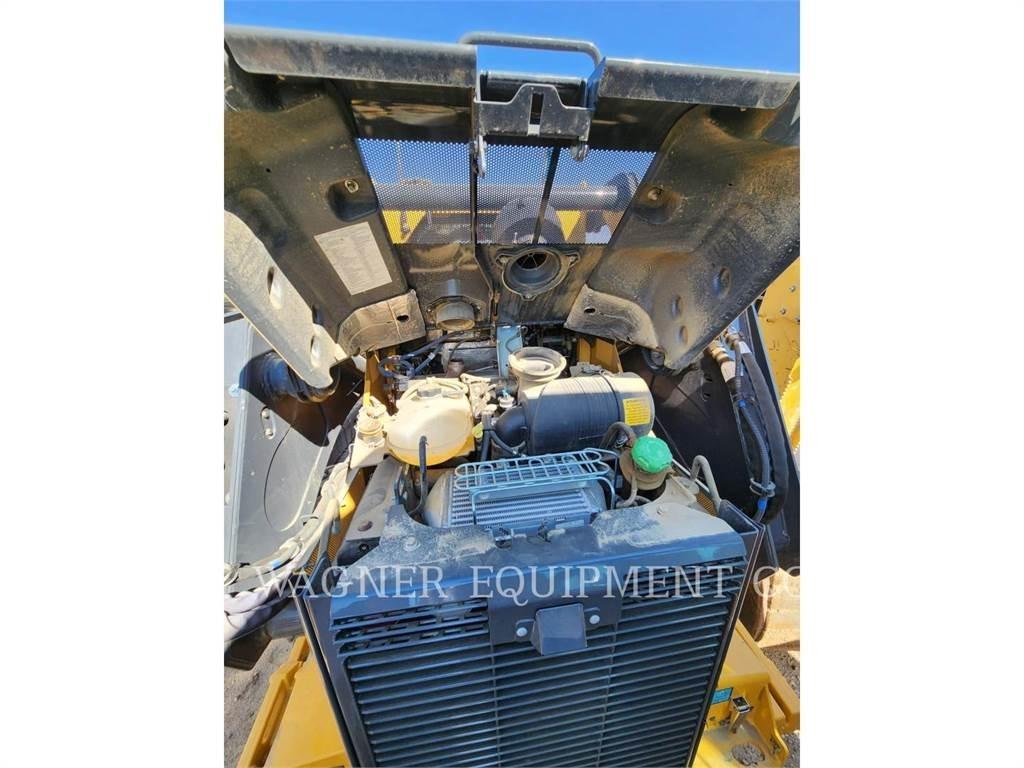 John Deere & CO. 332G Šmykom riadené nakladače