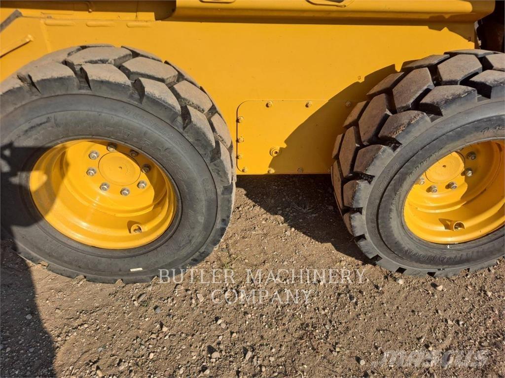 John Deere & CO. 332G Šmykom riadené nakladače