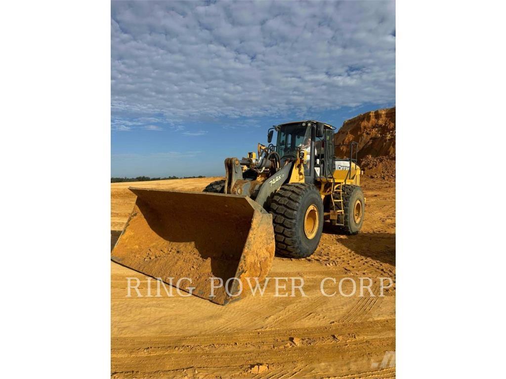 John Deere & CO. 744K Kolesové nakladače