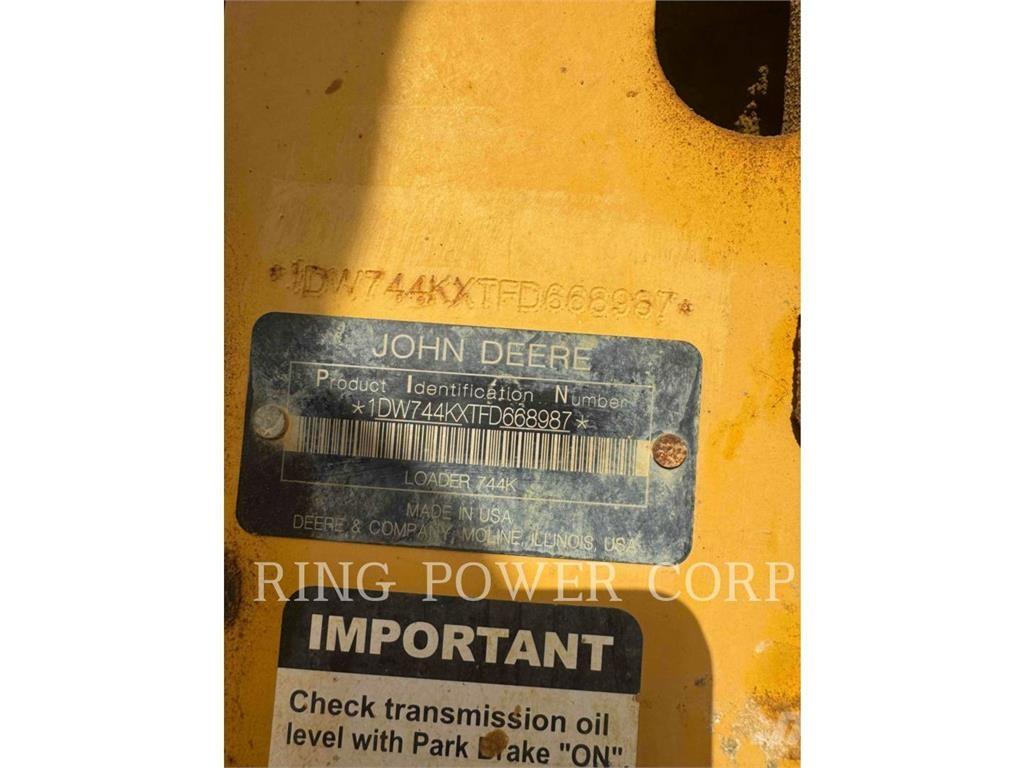 John Deere & CO. 744K Kolesové nakladače