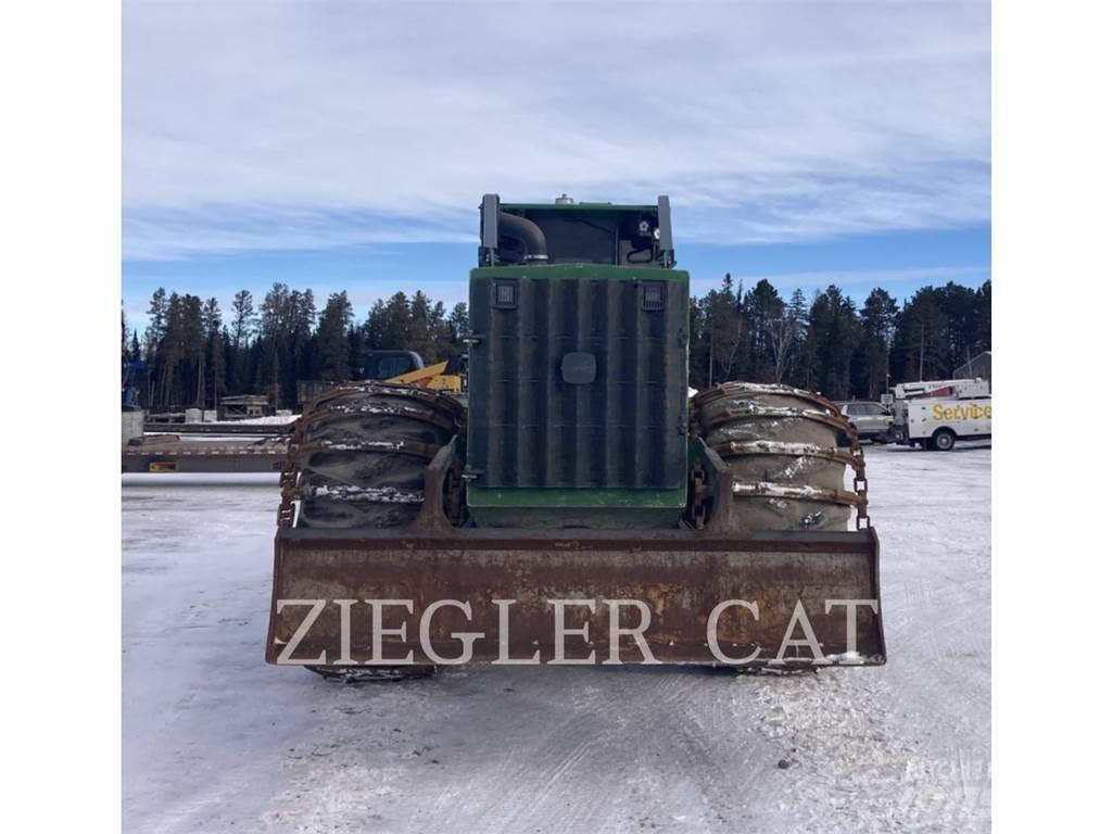 John Deere & CO. 748L Lesné traktory