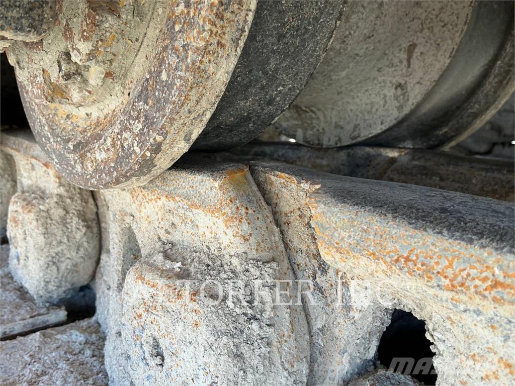 Komatsu D155AX-8 Pásové dozéry