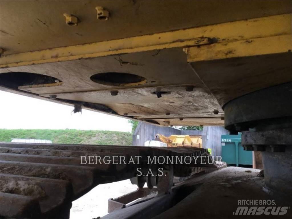 Komatsu HB215LC Pásové rýpadlá
