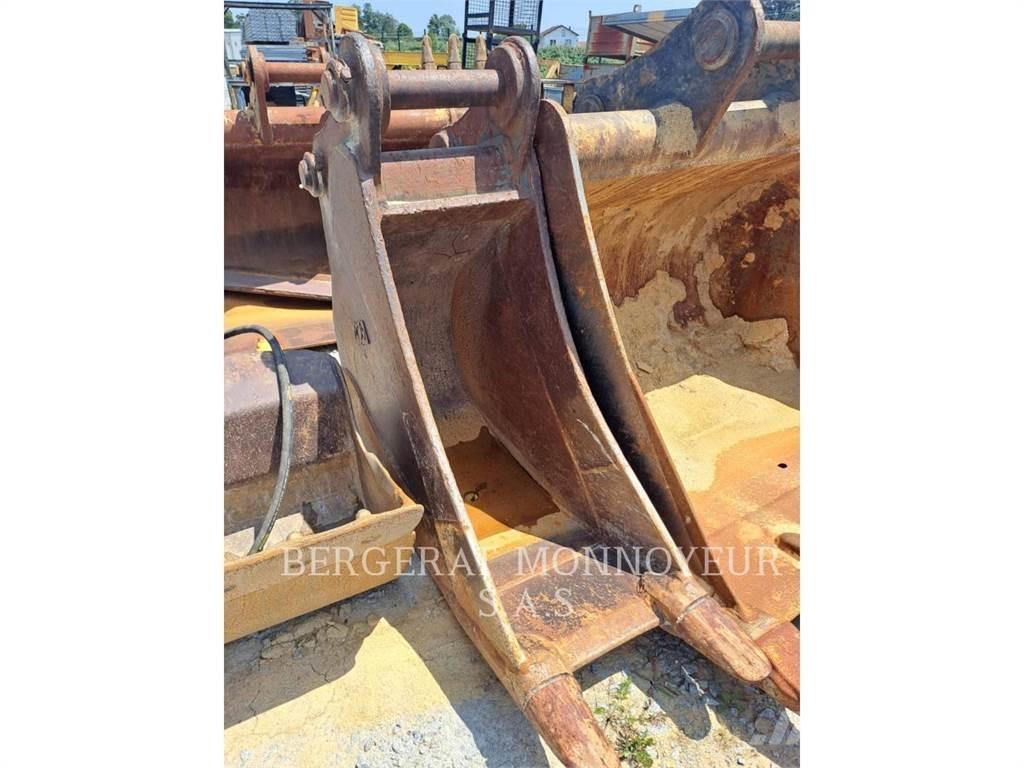 Komatsu PC210LC Pásové rýpadlá