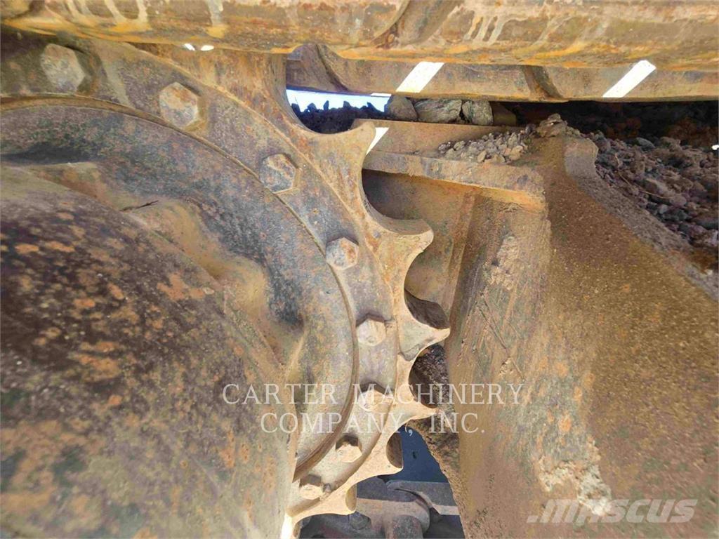 Komatsu PC220LC Pásové rýpadlá