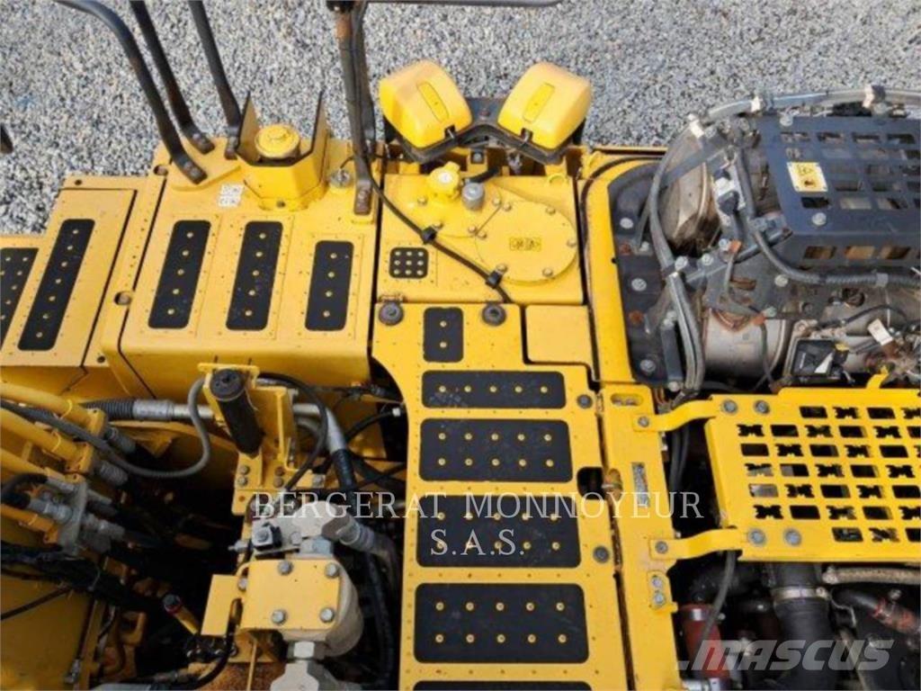 Komatsu PC240LC7 Pásové rýpadlá