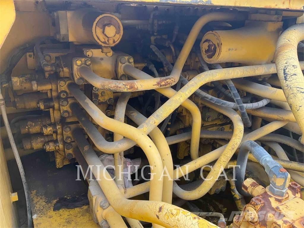 Komatsu PC750LC-6K Pásové rýpadlá