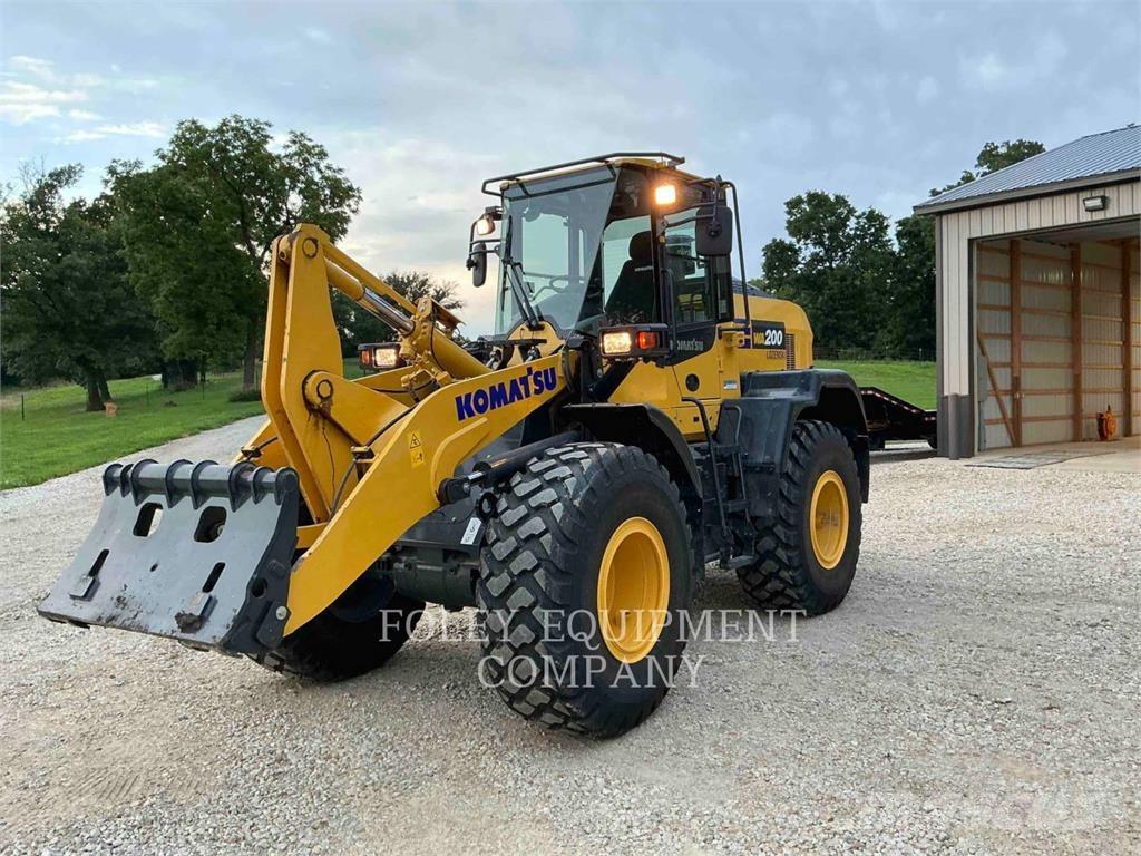 Komatsu WA200-8 Kolesové nakladače