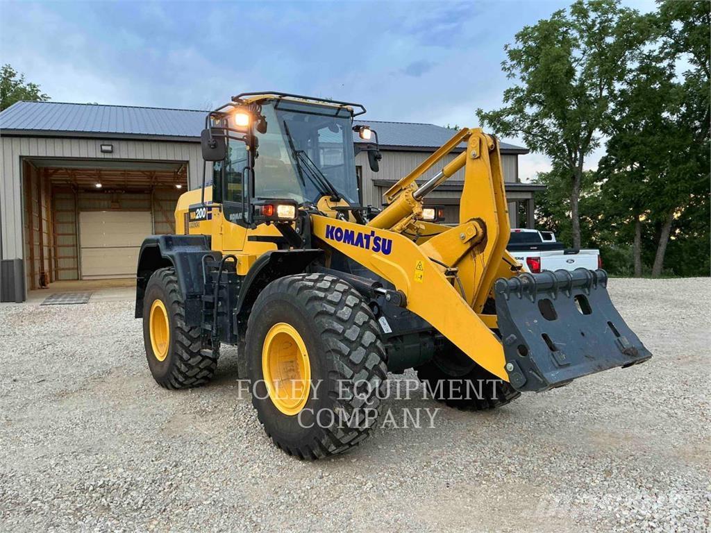 Komatsu WA200-8 Kolesové nakladače