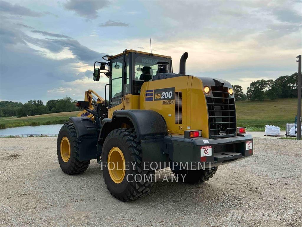 Komatsu WA200-8 Kolesové nakladače