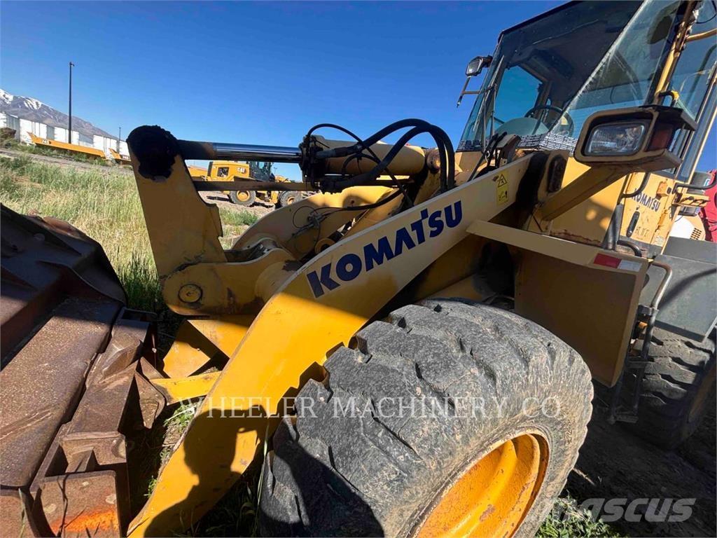Komatsu WA250-5L Kolesové nakladače