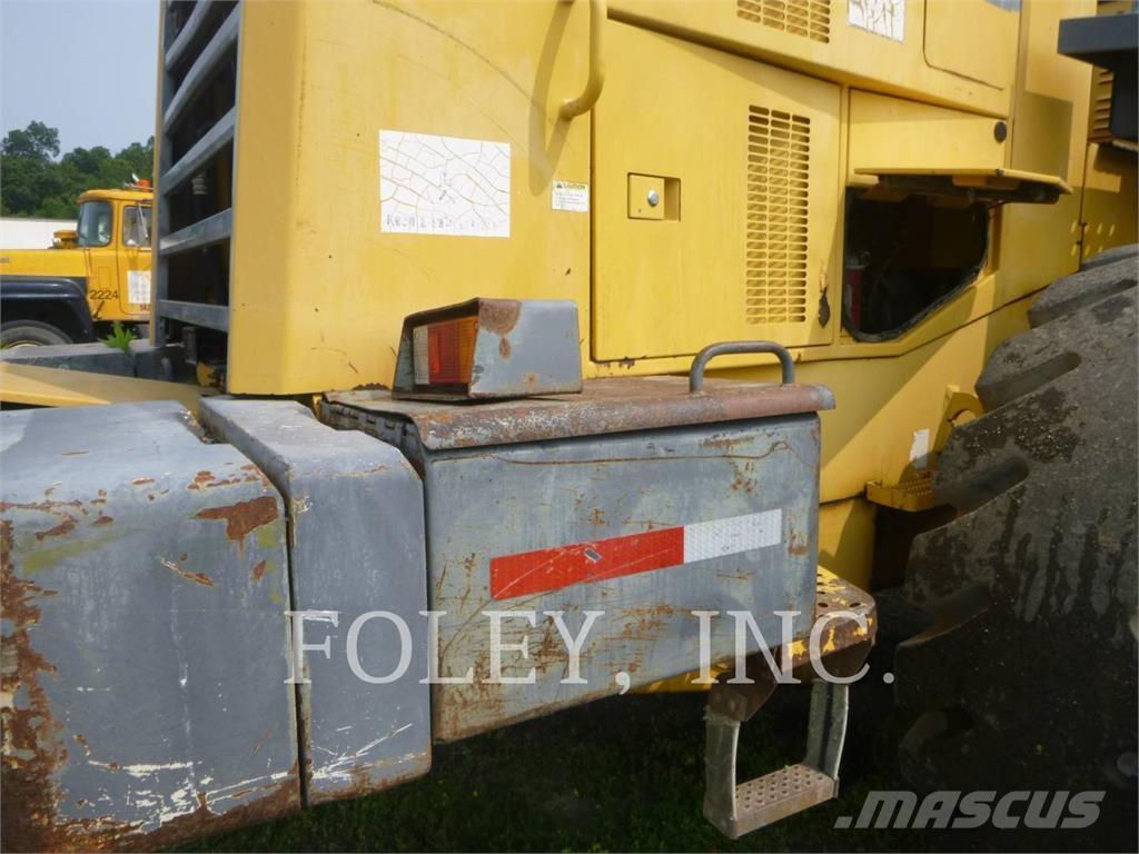 Komatsu WA500-3 Kolesové nakladače