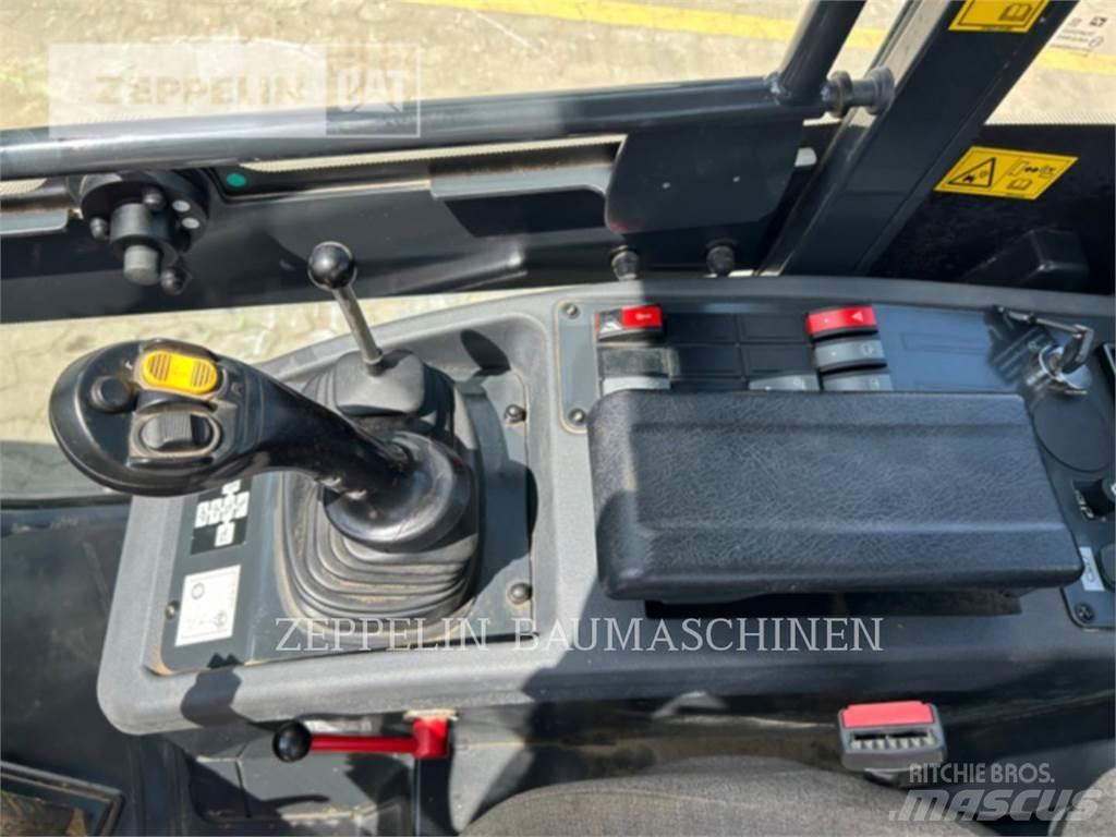 Komatsu WA80M-8EO Kolesové nakladače