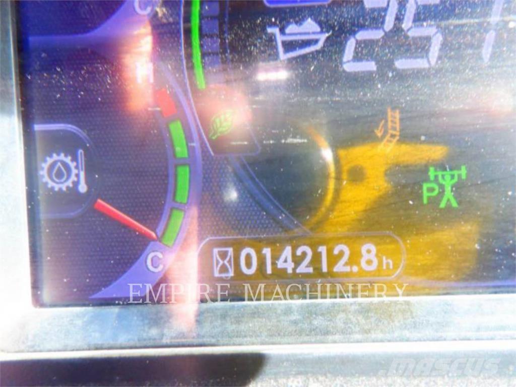 Komatsu WA900-8 Kolesové nakladače