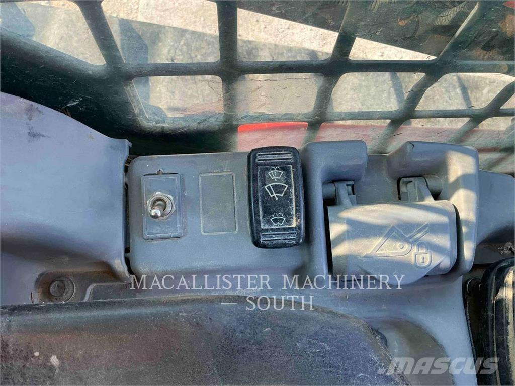 Kubota SVL75 Pásové nakladače