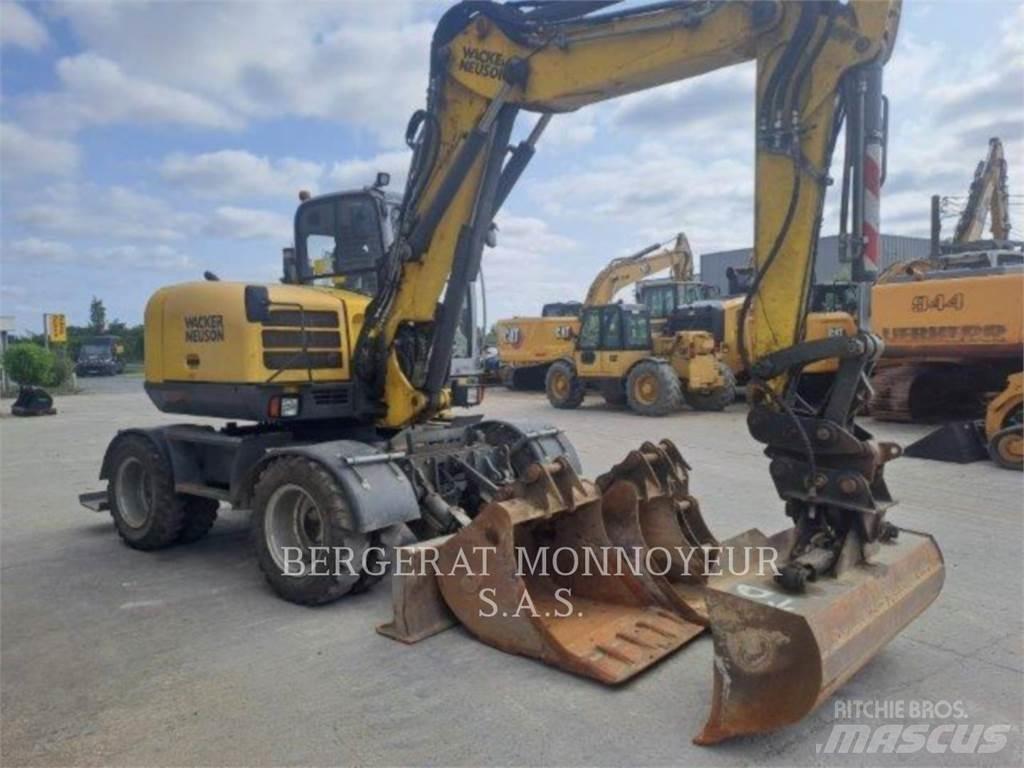 Neuson EW100 Kolesové rýpadlá