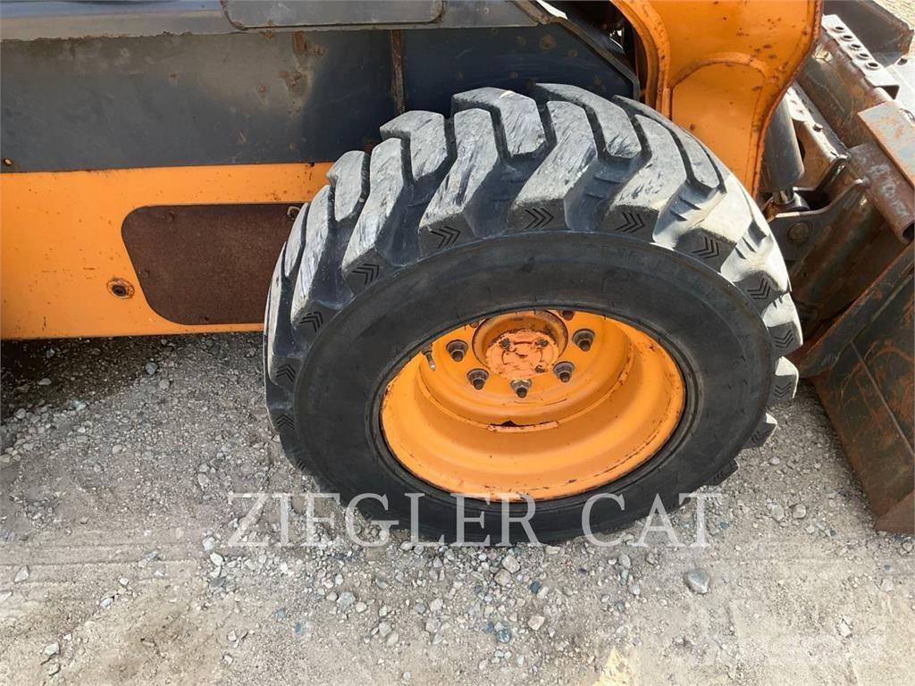 New Holland SV250 Šmykom riadené nakladače