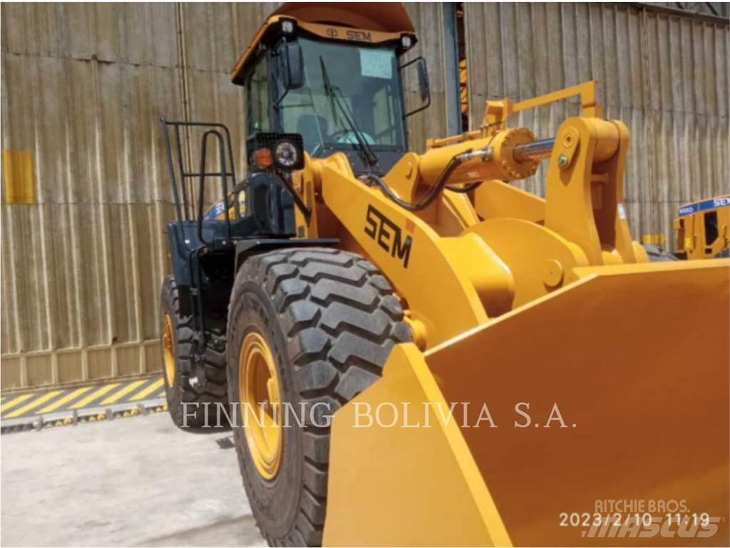 SEM MACHINERY SEM668D Kolesové nakladače