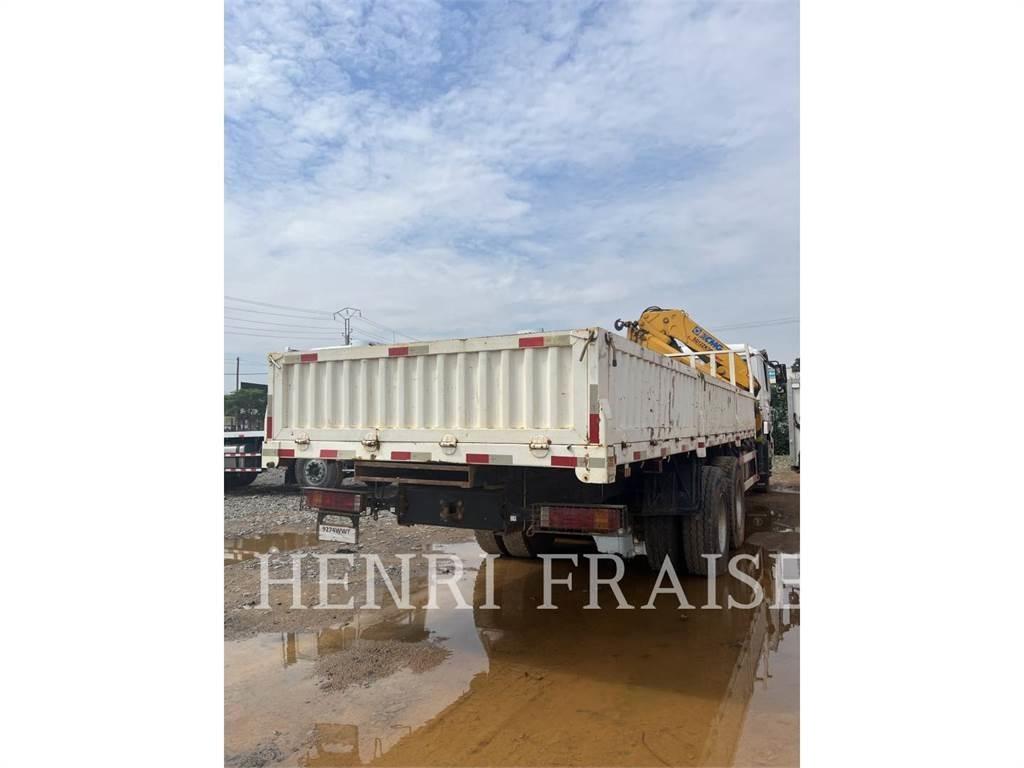 Shacman CAMION GRUE 12T Univerzálne terénne žeriavy
