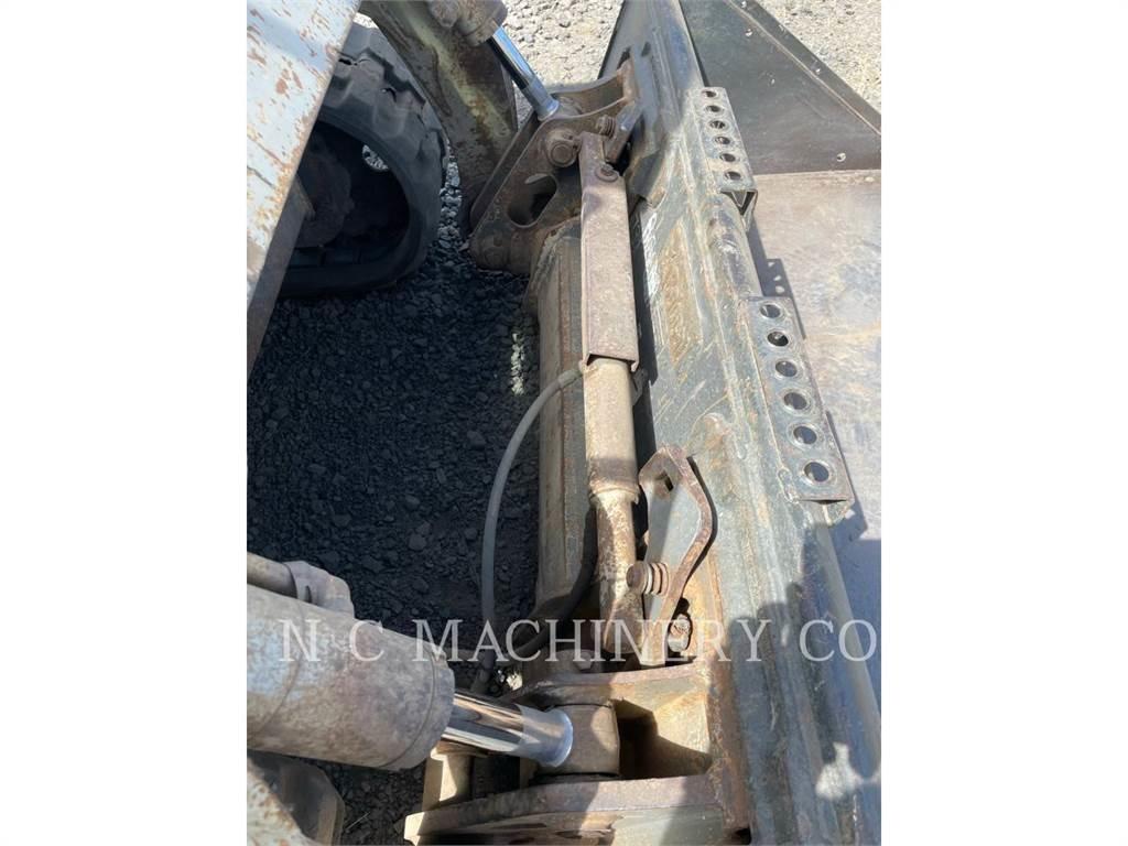Takeuchi TL230 Šmykom riadené nakladače