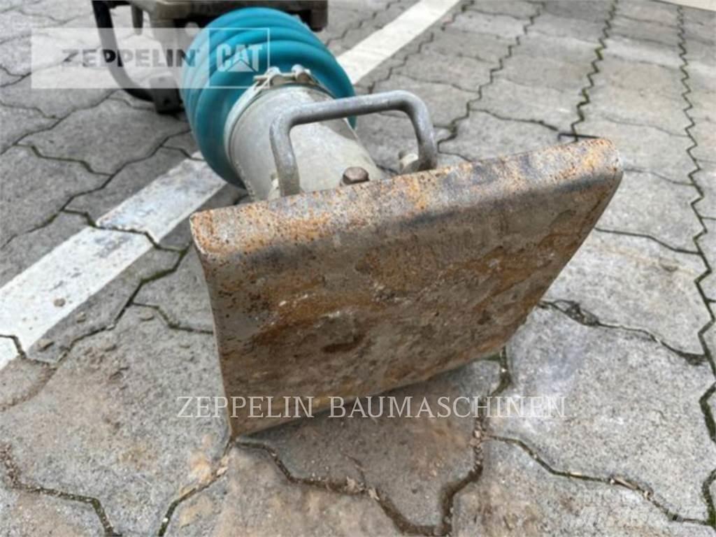 Weber SRV620 Pôdne kompaktory