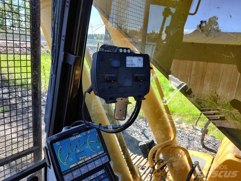 Komatsu HB215LC-1 Pásové rýpadlá
