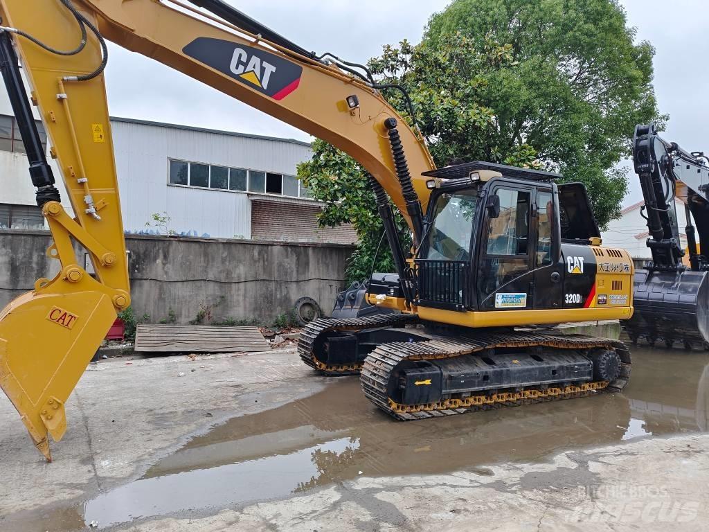 CAT 320 D2 Pásové rýpadlá